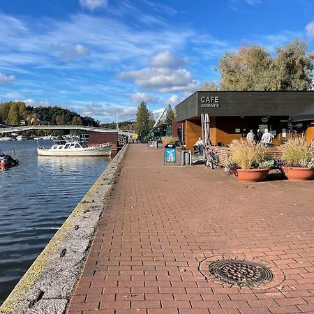 Porvoon Helmi Viehattava Asunto Joen Rannassa Buitenkant foto